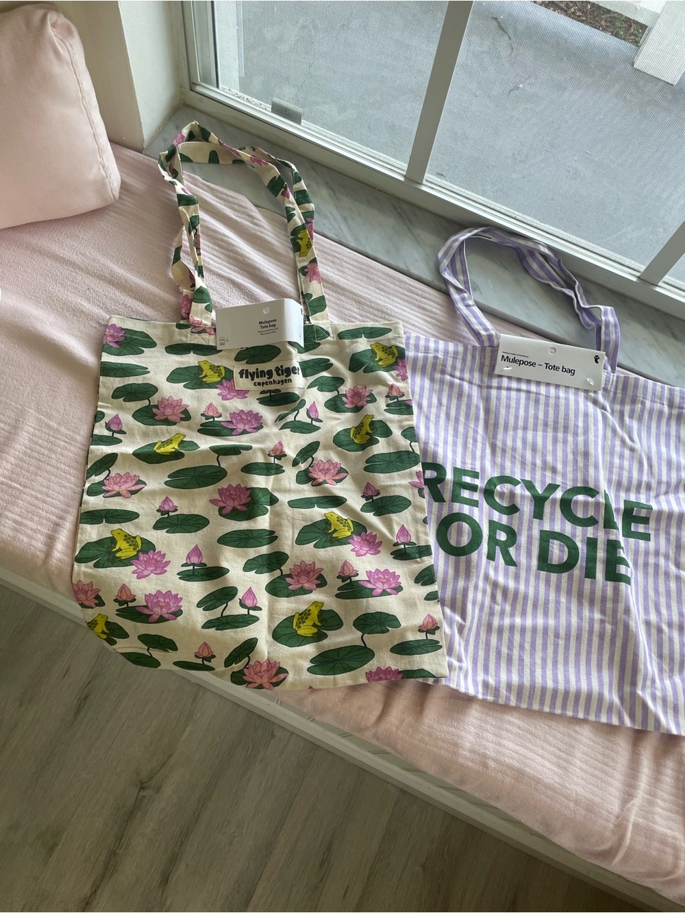 Flying Tiger Lily-Print Tote Bag in Pink & Green